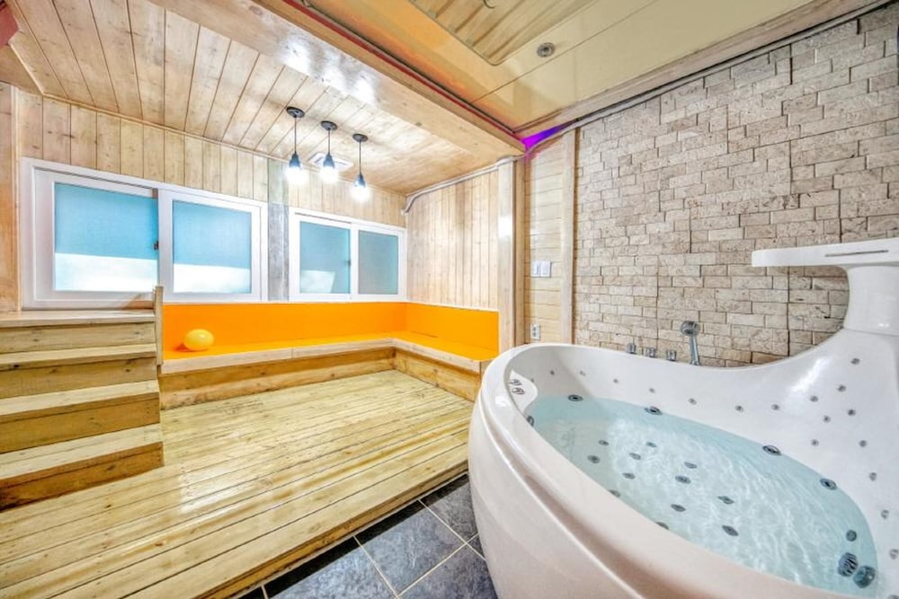 Basic Room, 1 Bedroom (Goldwing(Kid/Pool/Spa)) - Photo 4