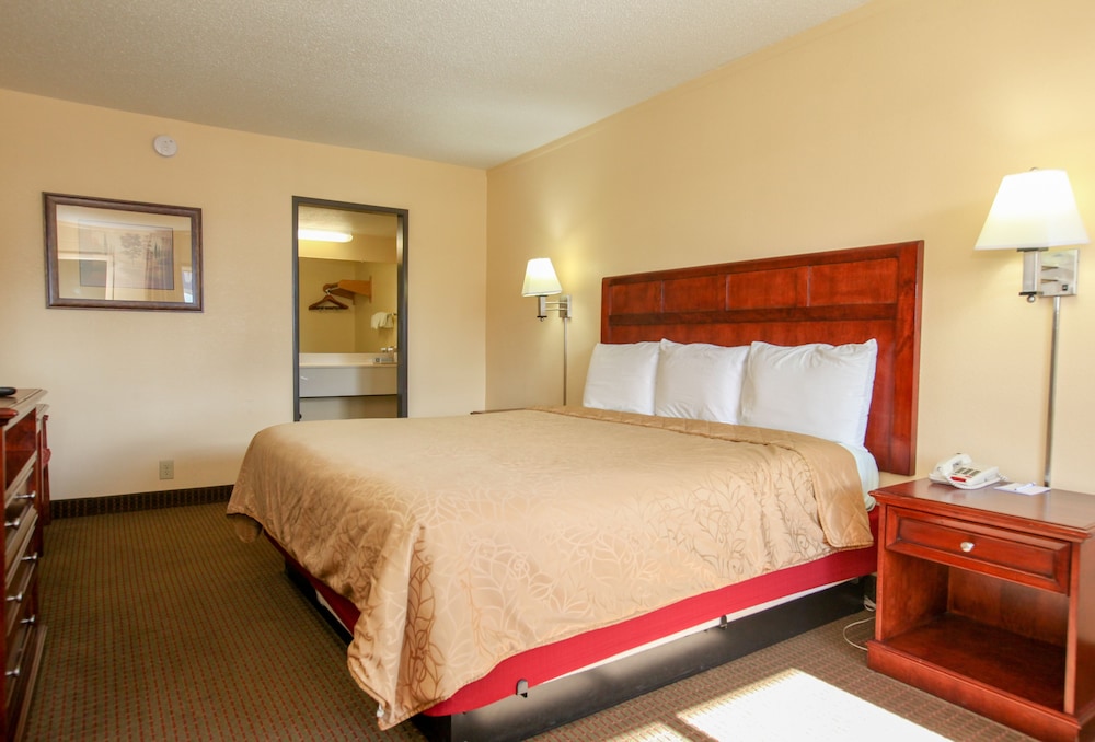Standard Room, 1 King Bed - Photo 2