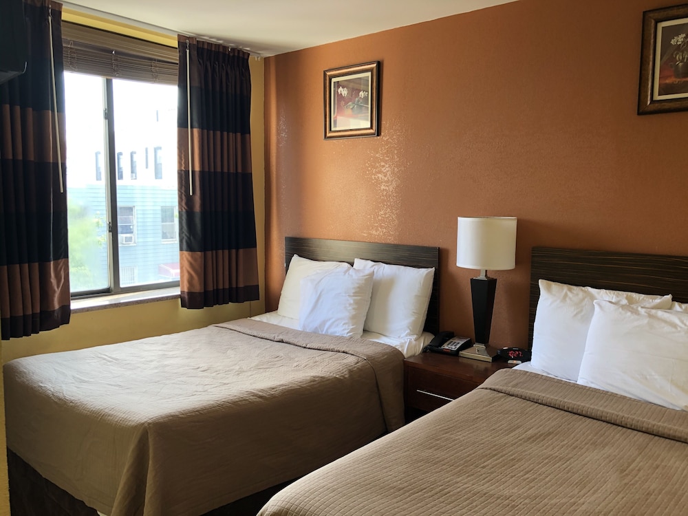 Double Room, 2 Double Beds, Non Smoking - Photo 1