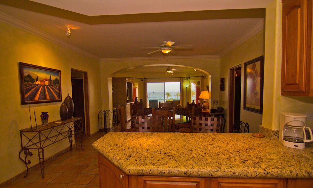 Condo, 3 Bedrooms photo 3