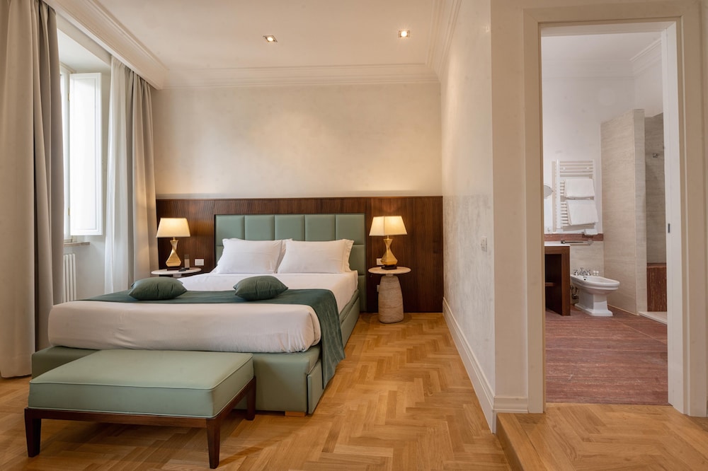 Premier Double Room, City View photo 2