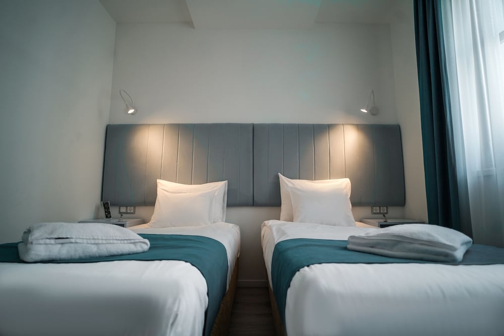 Standard Twin Room - Photo 2