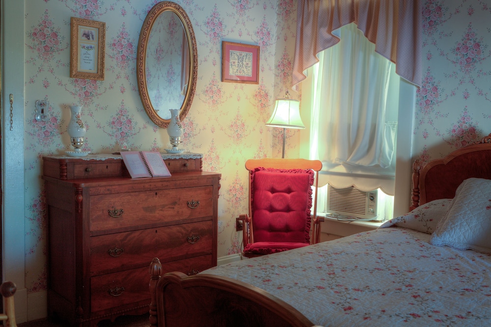 Honeymoon Room photo 2