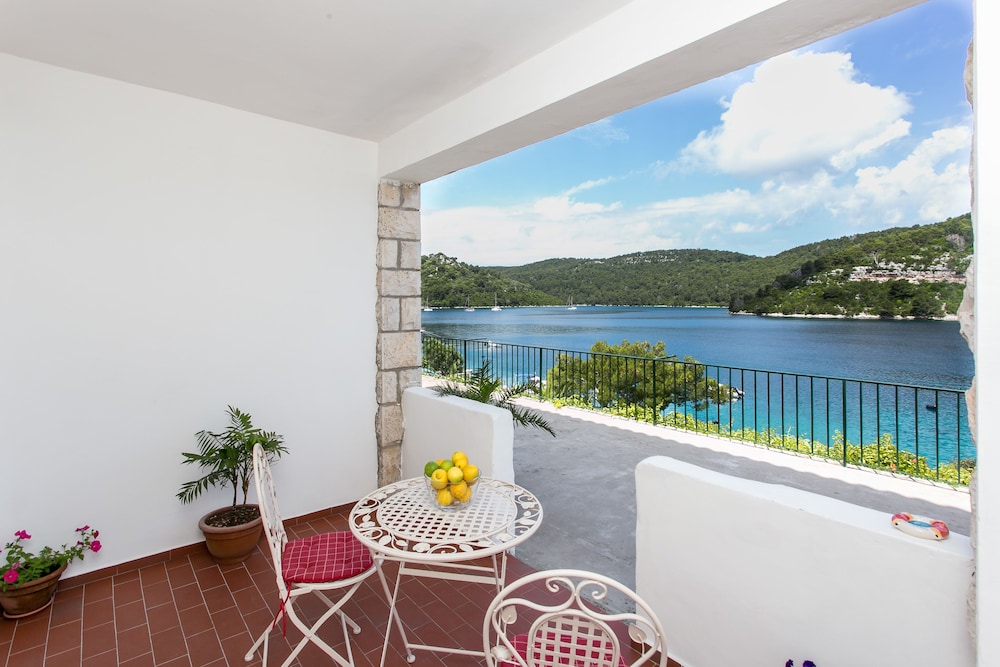 Triple Room, Sea View photo 3