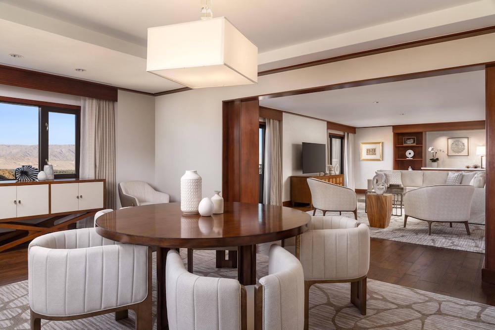 Club Suite, 1 Bedroom - Photo 2