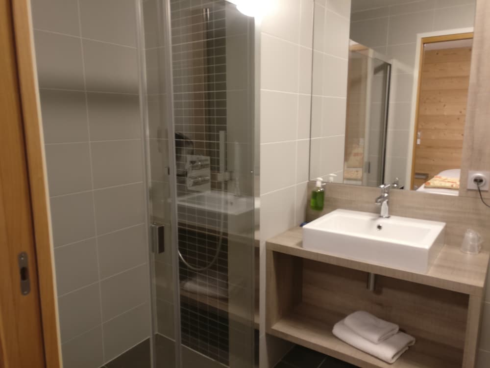 Standard Apartment, Multiple Beds, Non Smoking, Kitchen - Photo 4