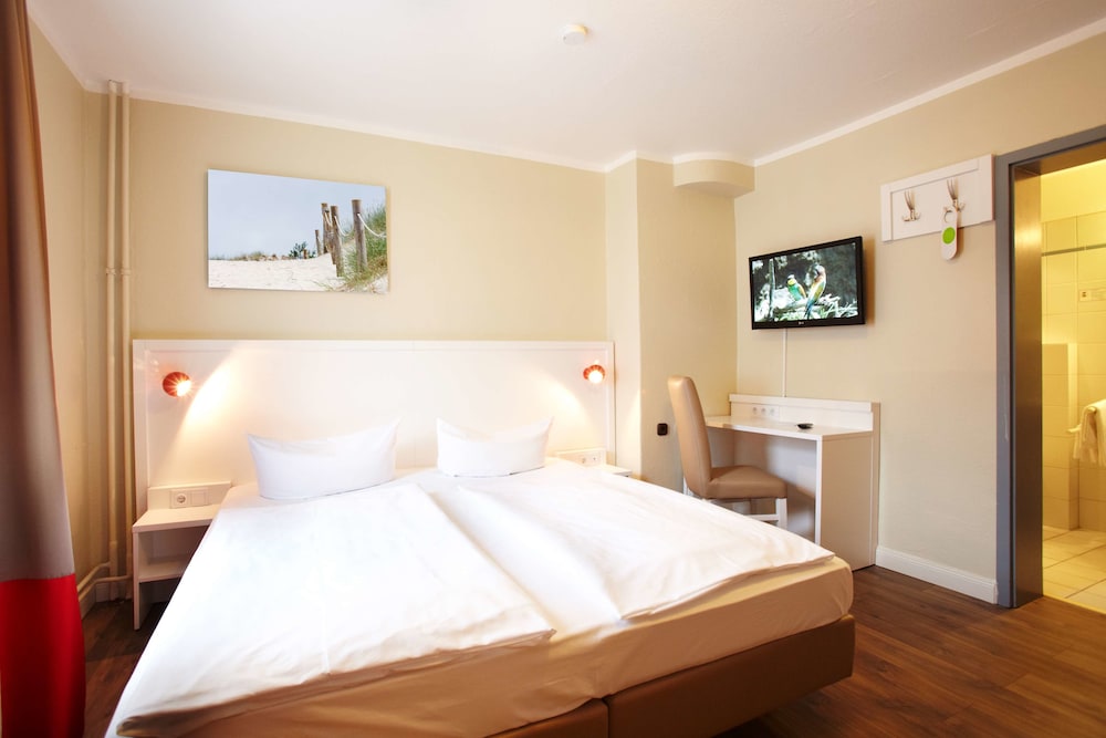 Standard Room, Multiple Beds photo 1
