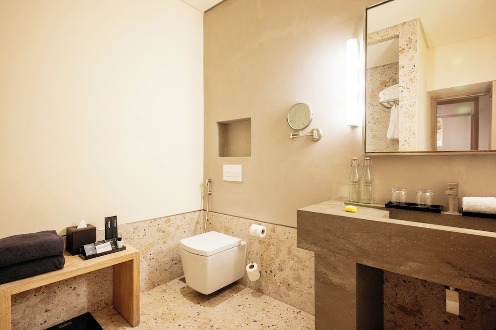 Standard Room, 1 King Bed, Patio (Khalid Ibrahim Room with Patio) photo 3