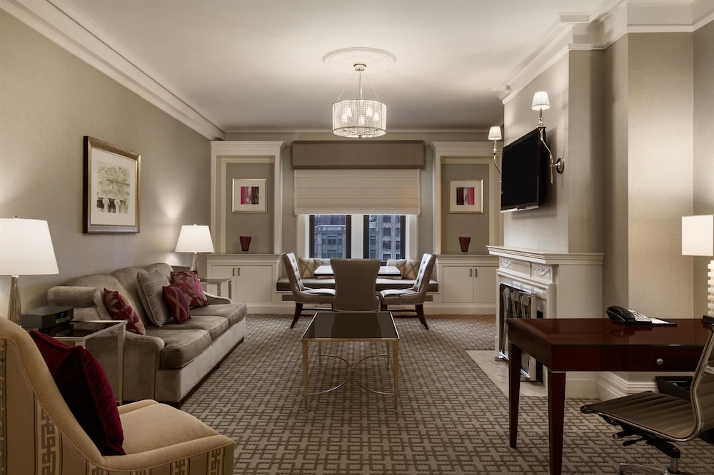 Suite, 1 King Bed (View of Boston Public Library) - Photo 1
