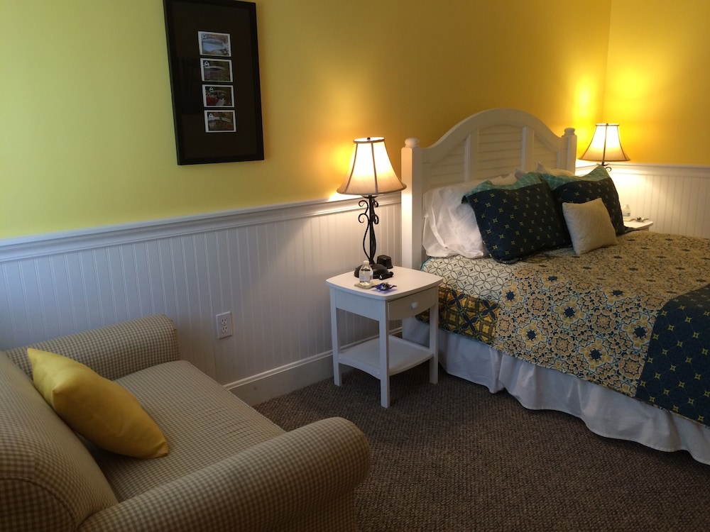 Room, 1 King Bed, Non Smoking photo 3