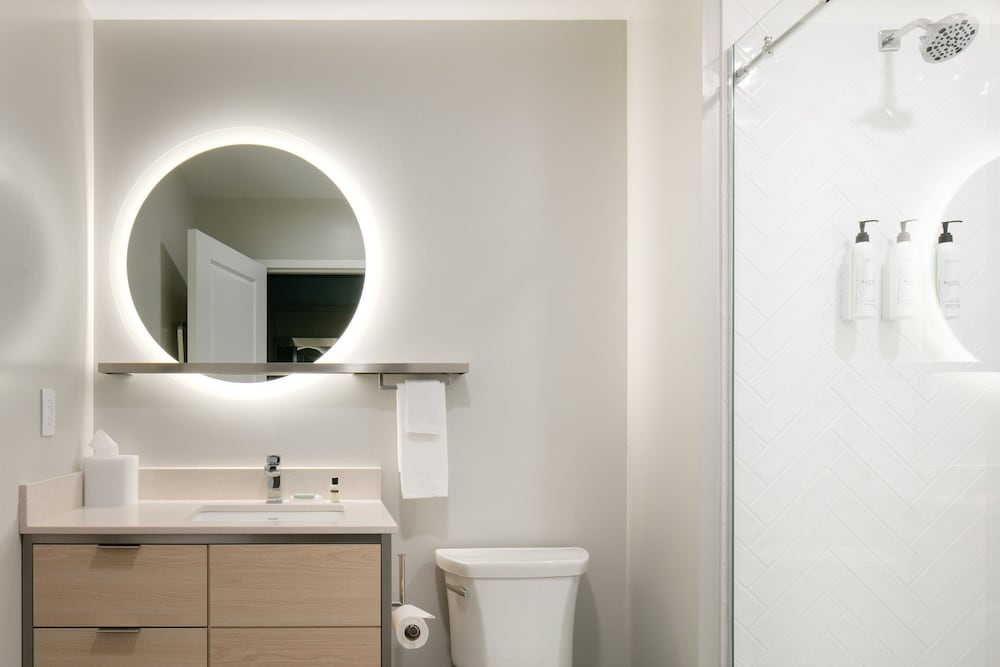 Suite, 1 Bedroom - Photo 6