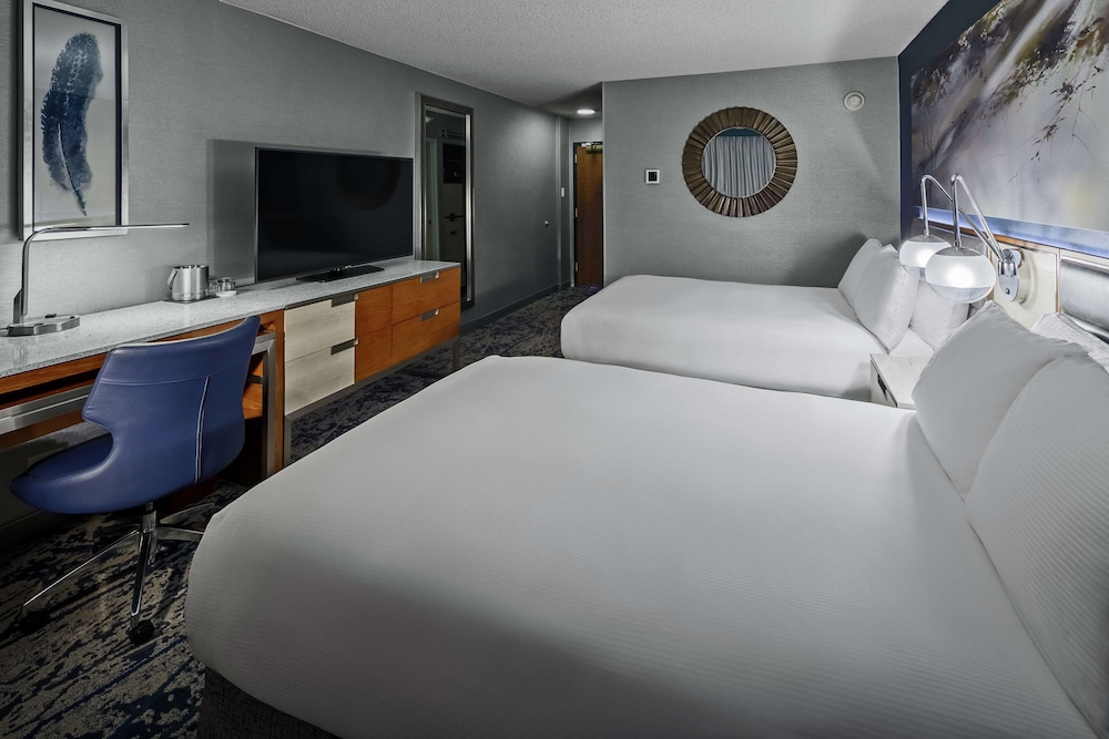 Room, 2 Double Beds, Balcony (Roll-In Shower)