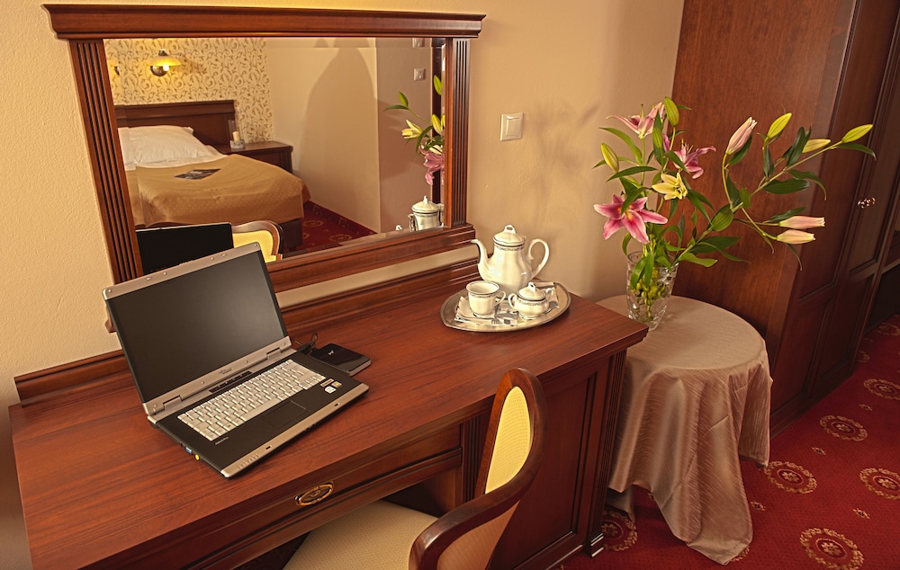 Standard Twin Room - Photo 4