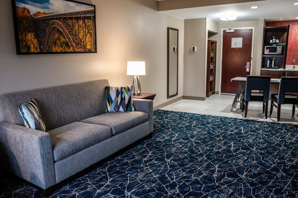1 King Bed Suite with Parlor Sofa - Photo 1