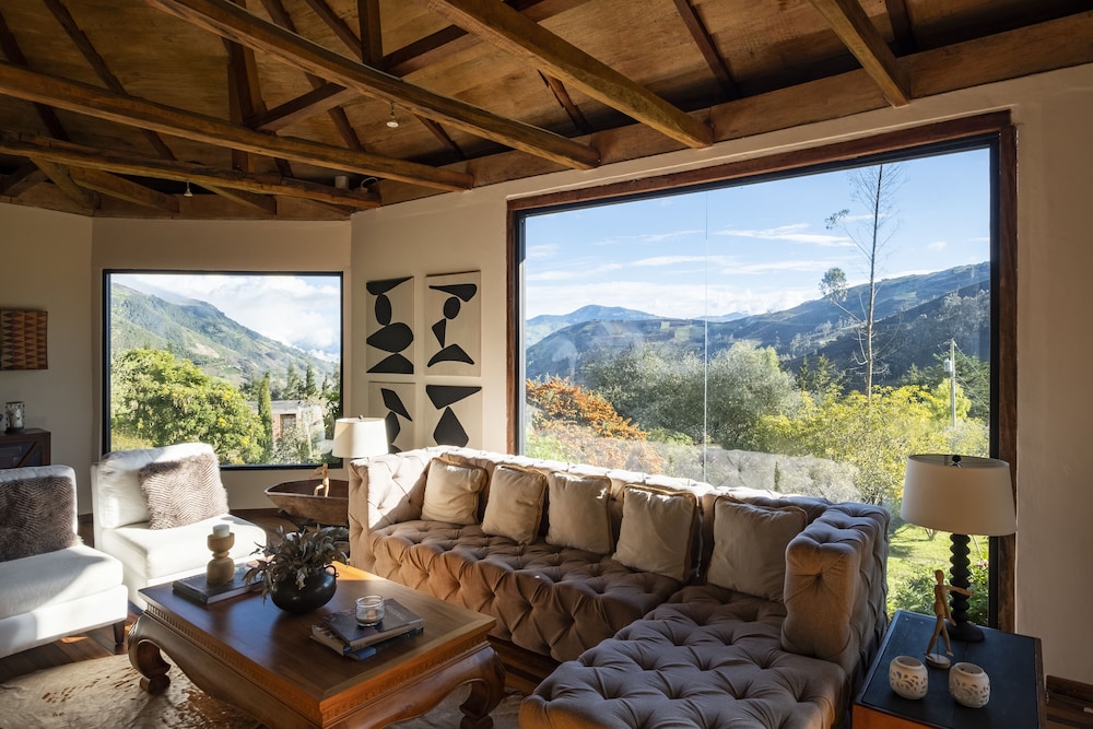 Luxury House photo 2