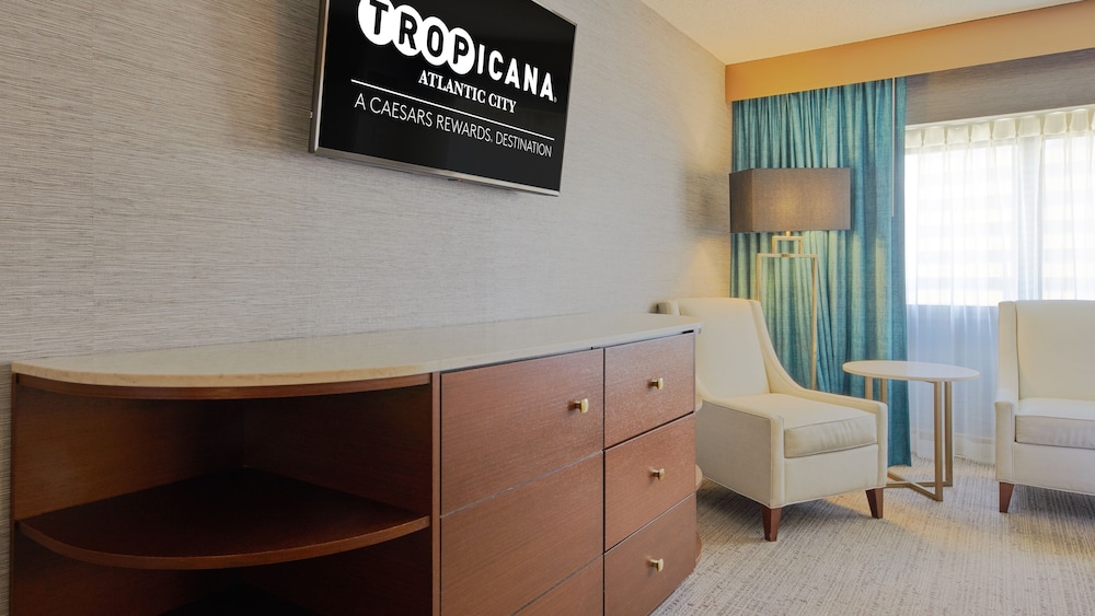 SOUTH DELUXE ROOM 2 QUEEN NON-SMOKING - Photo 2