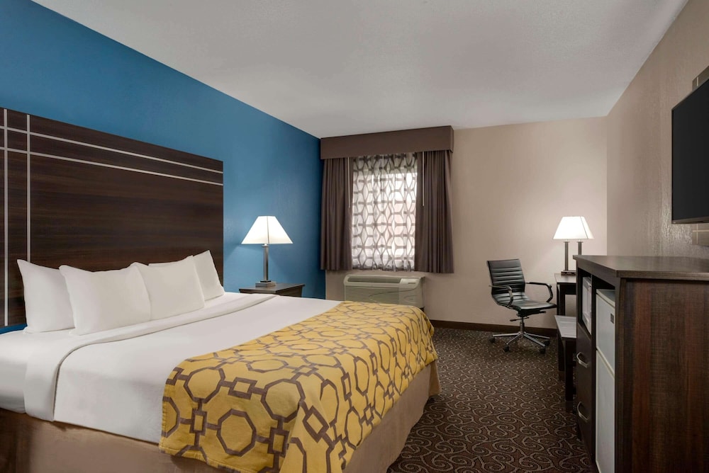 Standard Room, 1 King Bed, Non Smoking - Photo 1