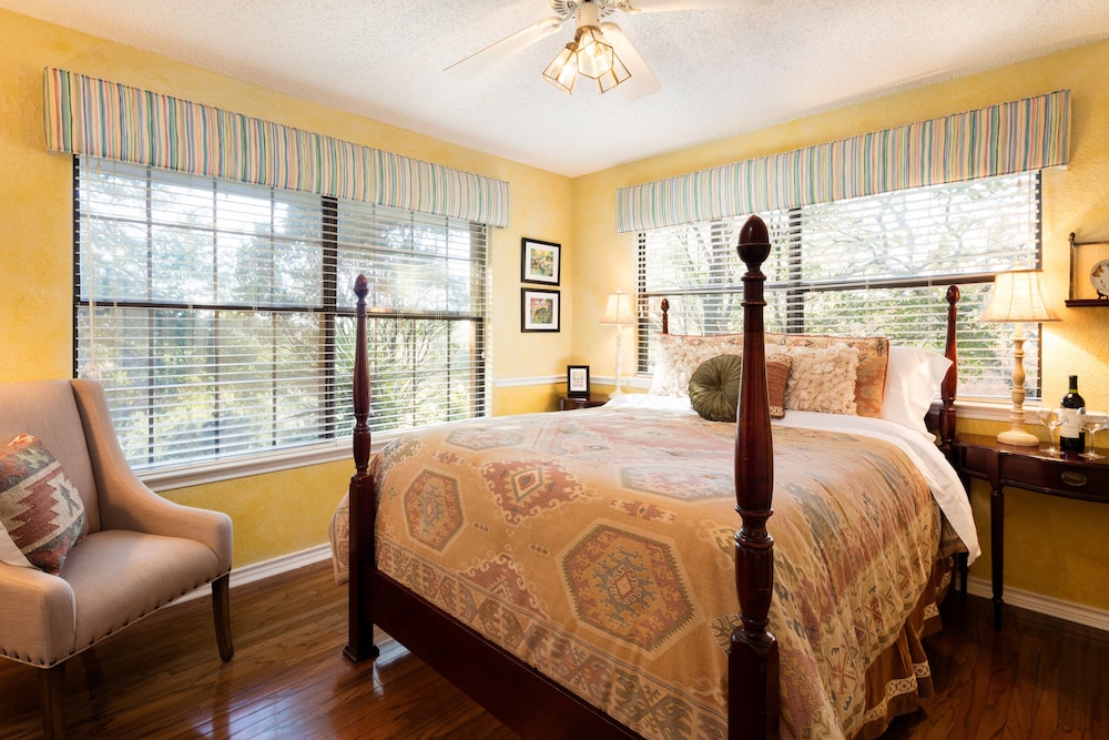 Luxury Room, 1 King Bed, Non Smoking (San Antonio Room)
