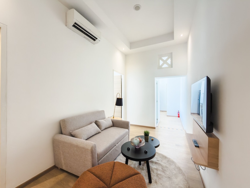 Family Apartment, 2 Bedrooms, City View photo 2