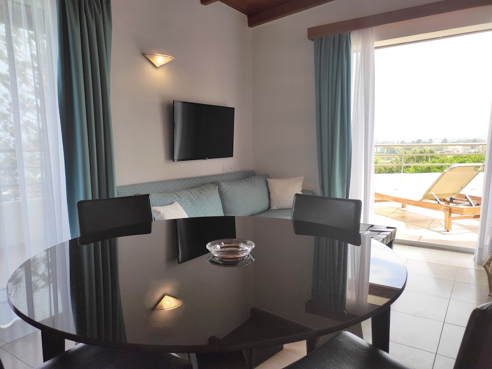 Suite, Partial Sea View photo 2