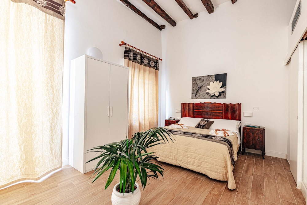 Classic Room - Photo 1