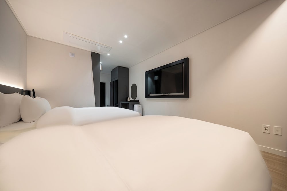 Superior Twin Room - Photo 3