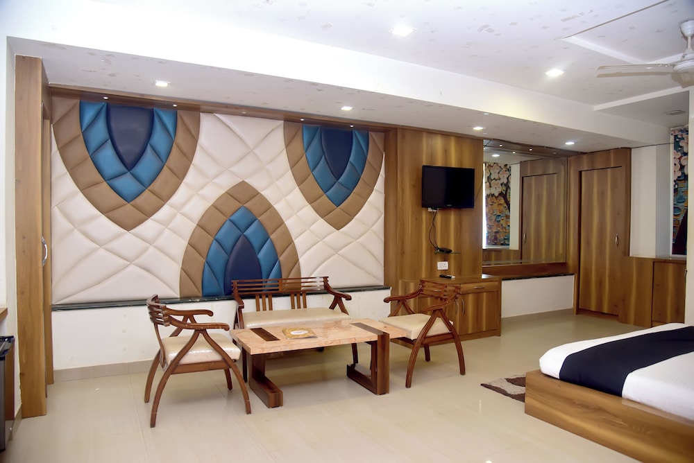 Luxury Room - Photo 9