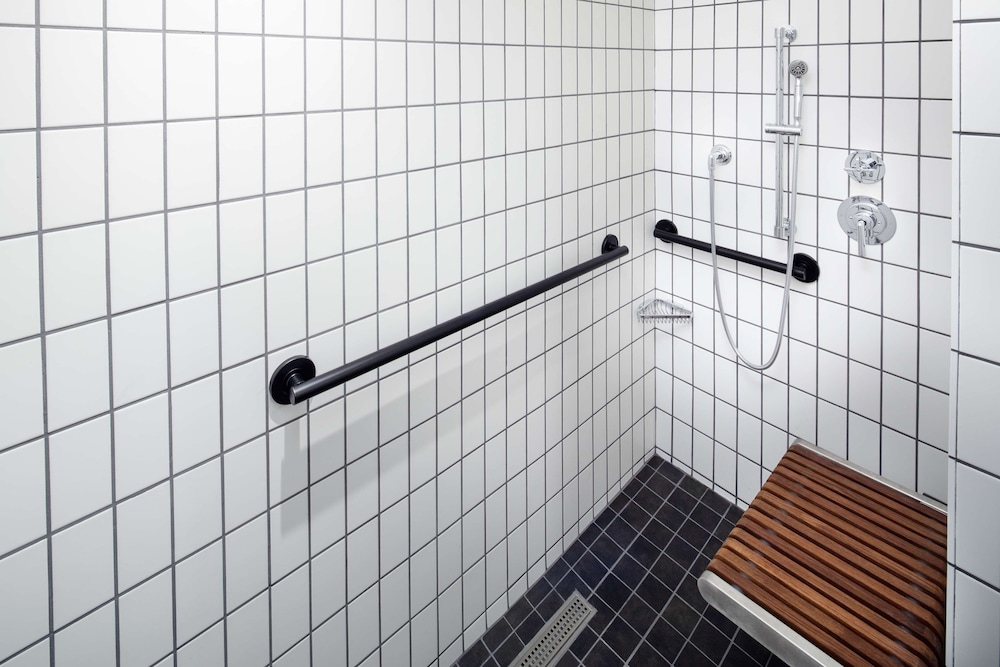 Room, 1 King Bed, Accessible (3x3 Shower, Mobility) - Photo 7