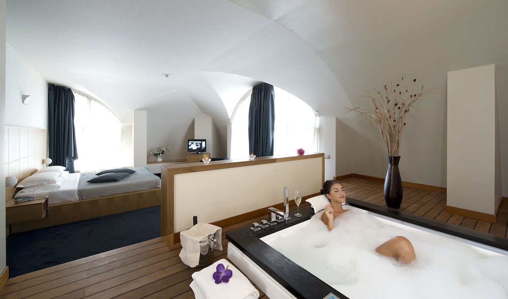 Suite, 1 Double Bed photo 1