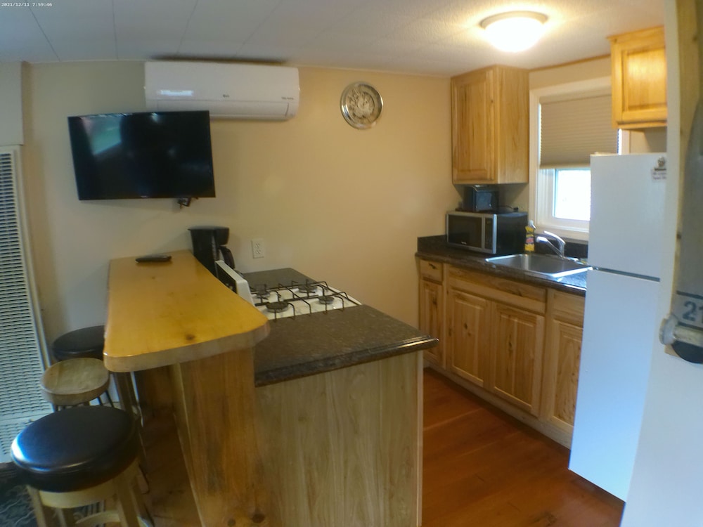 Cottage #3, 2 bedrooms, Full kitchen photo 1