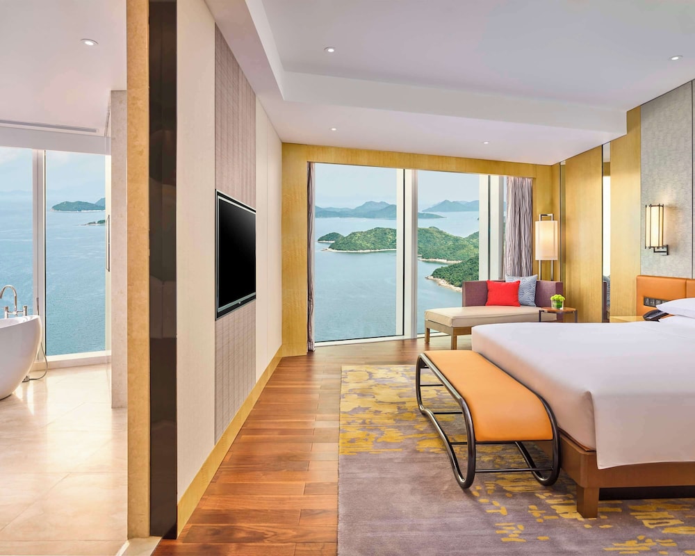 Executive Suite (Regency)