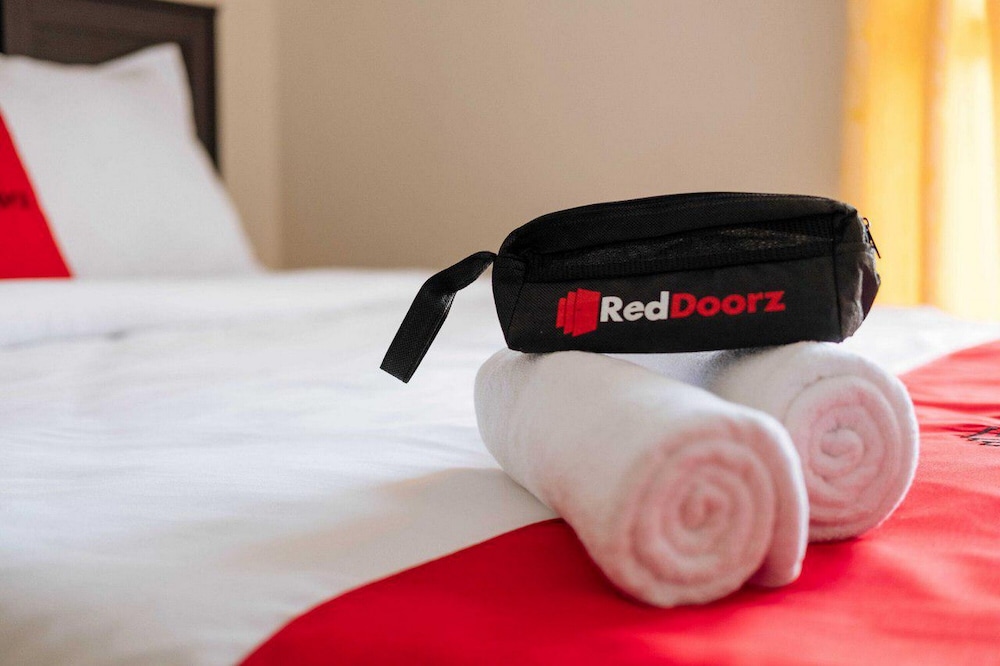 Deluxe Double Room (Reddoorz) photo 2