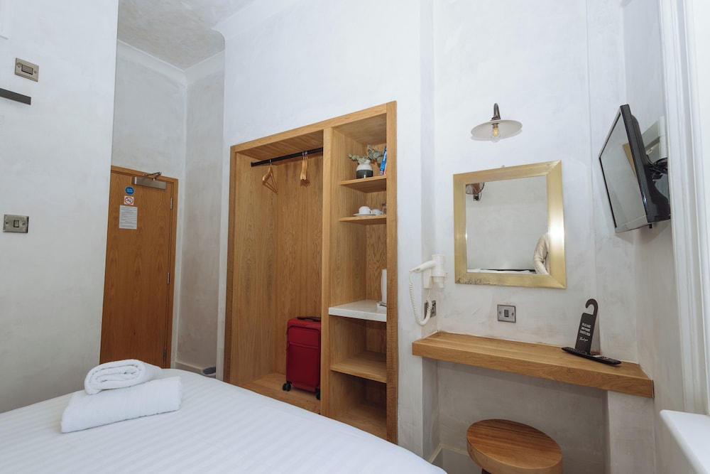Deluxe Double Room, Ensuite, Garden View (OASIS) photo 1
