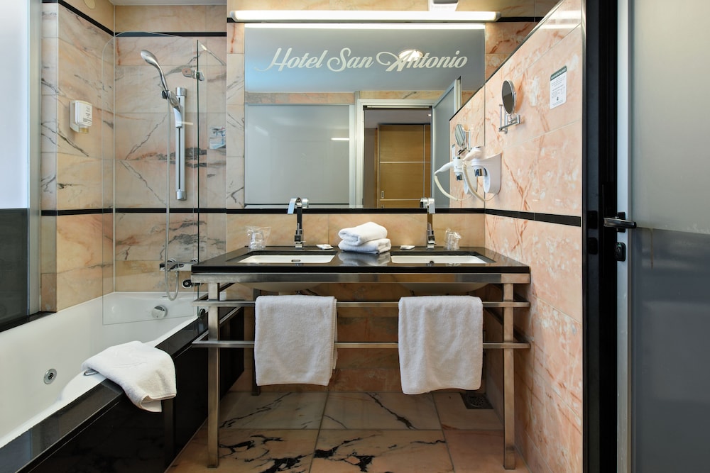 Deluxe Triple Room, Balcony, Sea View - Photo 2
