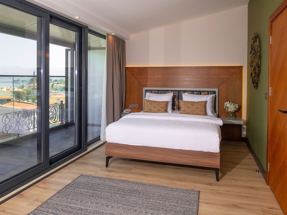 Deluxe Room with Sea View photo 1