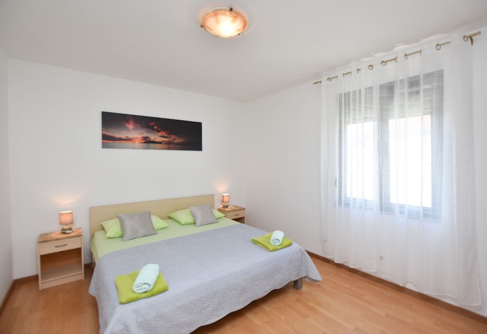 Apartment (A2)