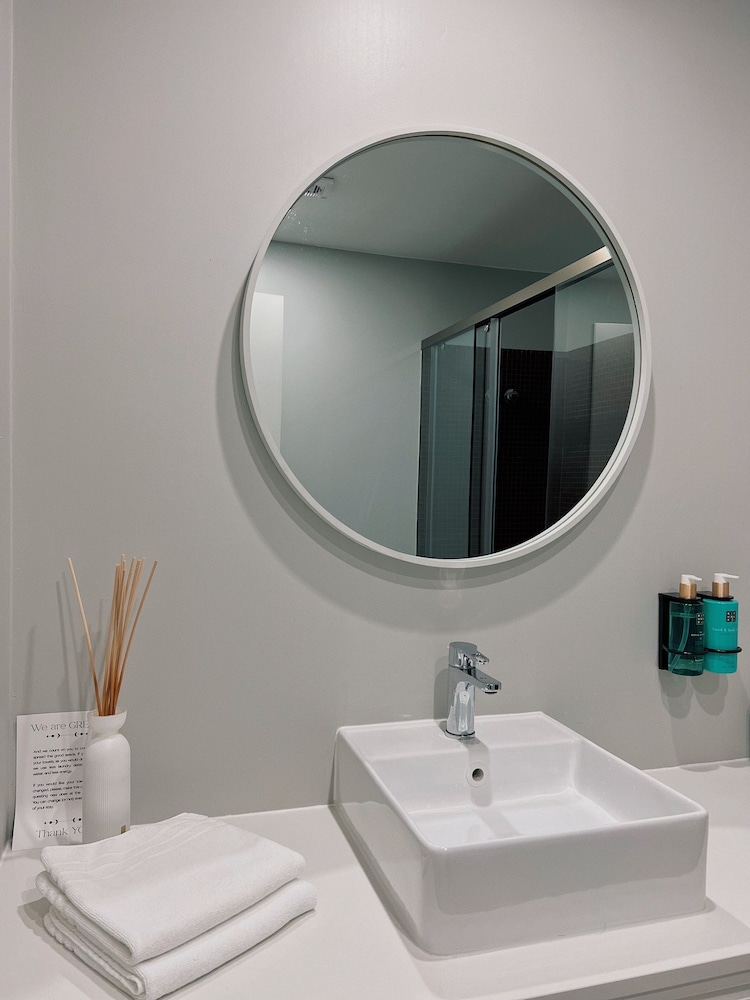 Double Queen Room with Shared Bathroom photo 3