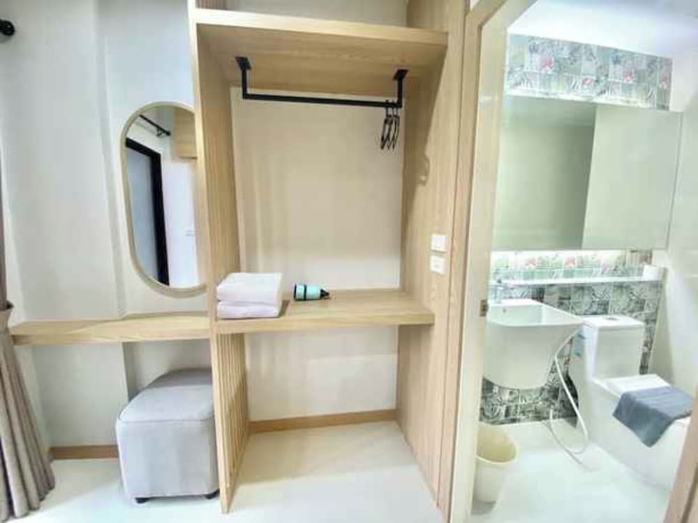 Connecting Room - Photo 11
