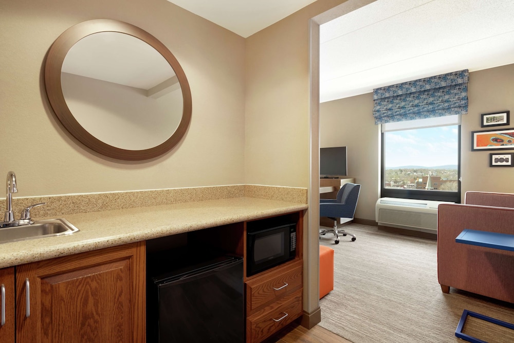 Suite, 1 King Bed, Non Smoking - Photo 5