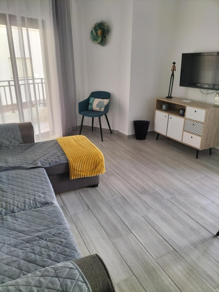 Apartment, Smoking photo 3