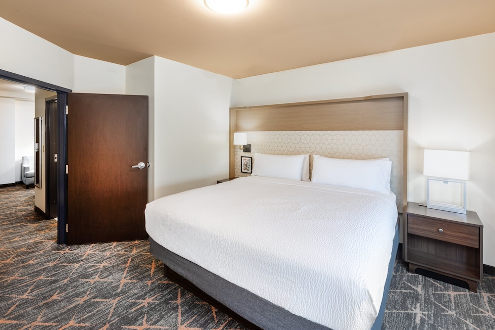 Suite, 1 Bedroom - Photo 1