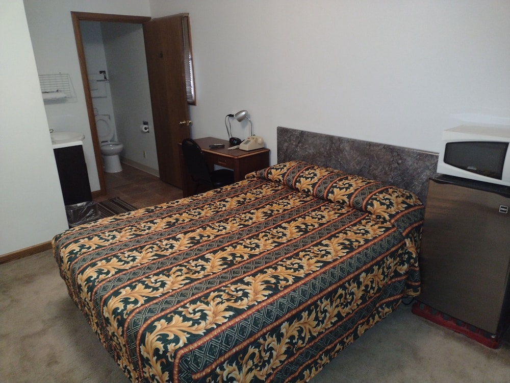 Classic Room, 1 Queen Bed, Smoking
