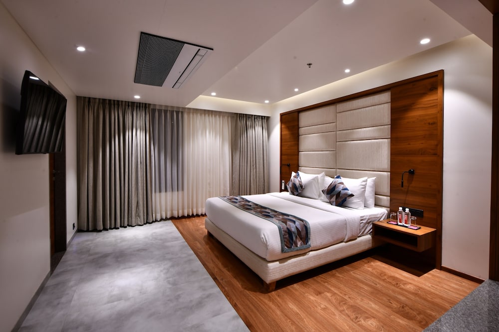 Luxury Suite photo 2