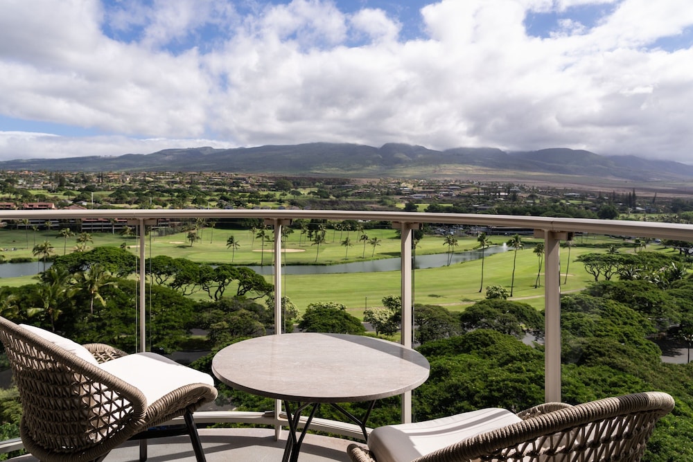 Premium Room, 1 King Bed, Bathtub Grab Bars, Resort View (mobility Accessible, Kukahi)