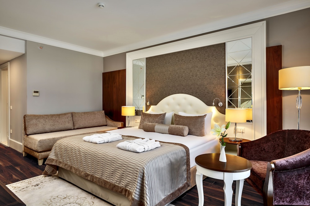 Standard Room, Partial Sea View