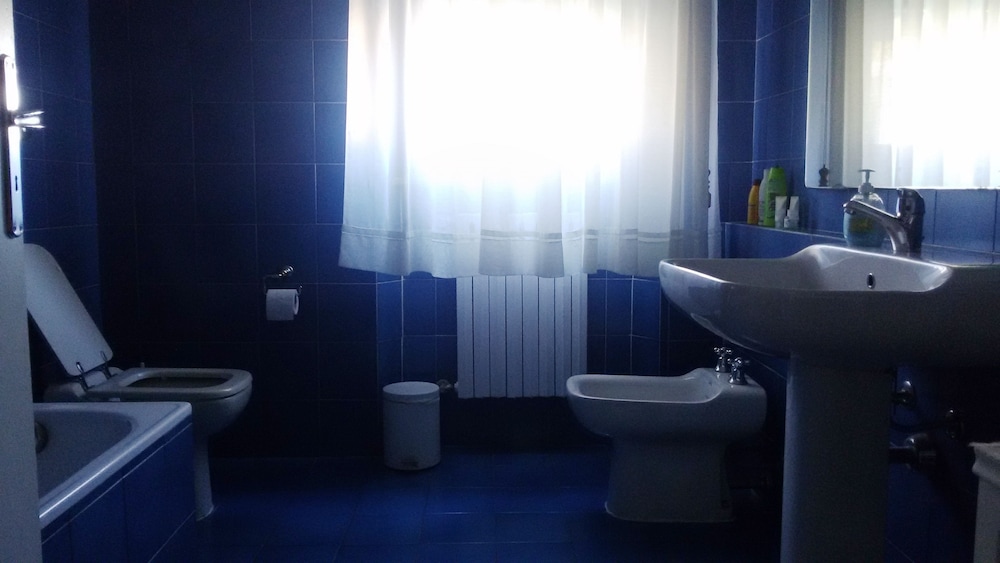 Twin Room, Shared Bathroom photo 3