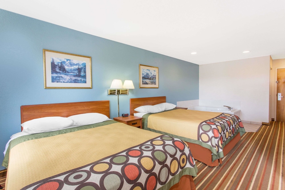 Studio Suite, 2 Queen Beds, Non Smoking, Hot Tub - Photo 1