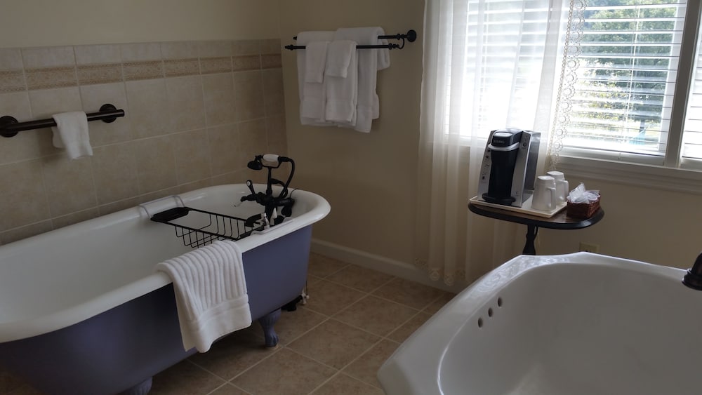 Romantic Suite, 1 Queen Bed, Allergy Friendly photo 3