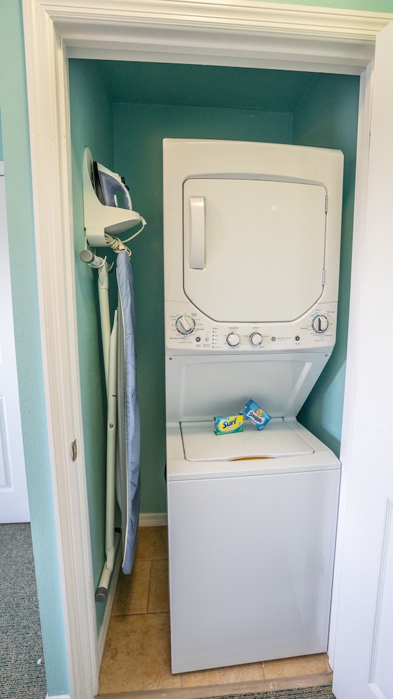 Standard Suite, 2 Bedrooms, Non Smoking, Kitchen - Photo 12