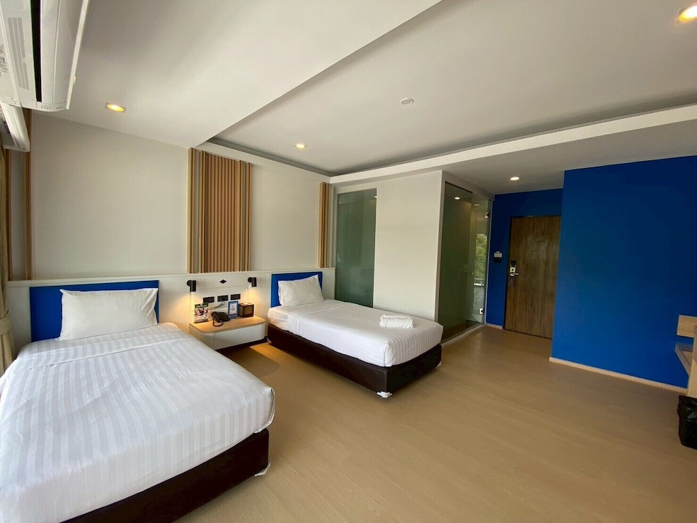 Deluxe Twin Balcony - Photo 11